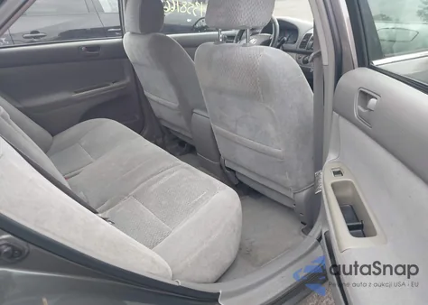 2003 Toyota Camry Le z USA, uszkodzony, nr VIN 4T1BE32K93U688485